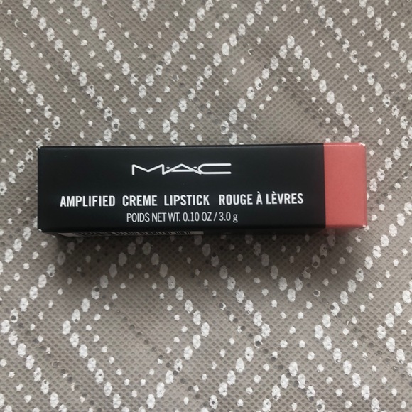 MAC Amplified Creme Lipstick in Spotlight Me - Picture 1 of 9